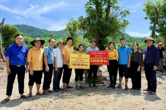Hỗ trợ địa phương bị ảnh hưởng bởi bão lũ năm 2025.