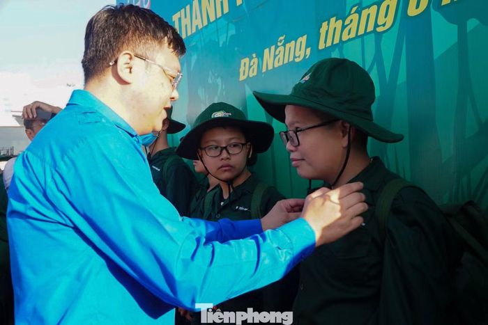 Bên cạnh các kiến thức về điều lệnh đội ngũ, giáo dục truyền thống Quân đội nhân dân Việt Nam, các bạn nhỏ còn được trang bị các kỹ năng sống cần thiết như: kỹ năng sinh hoạt tập thể, kỹ năng làm việc nhóm, kỹ năng giao tiếp, kỹ năng tự chăm sóc bản thân, kỹ năng phòng cháy chữa cháy, hoạt động thể dục thể thao, tăng gia sản xuất, hoạt động an sinh xã hội và các chuyên đề giáo dục kỹ năng cần thiết dành cho thanh thiếu nhi.