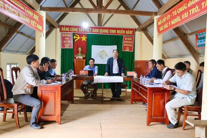Ban Quản lý dự án Đầu tư xây dựng số 3 làm việc với các địa phương về phương án giải phóng mặt bằng.
