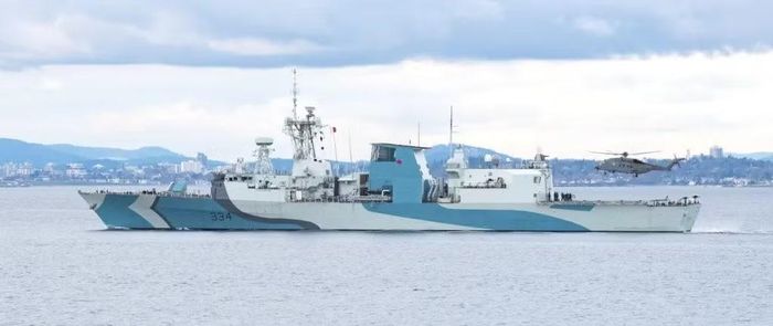 Tàu khu trục HMCS Regina của Canada mang lớp sơn ngụy trang bắt mắt, tham gia một cuộc tập trận vào năm 2020. Ảnh: Canadian Forces.