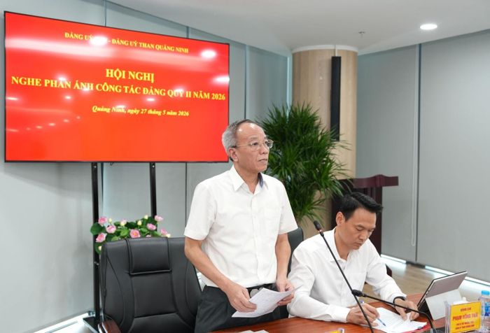 Đồng chí Khuất Mạnh Thắng, Phó Bí thư Thường trực Đảng ủy TKV phát biểu nhấn mạnh thực hiện quy chế phối hợp, công tác lãnh đạo, chỉ đạo thực hiện nhiệm vụ của hai đảng bộ. 