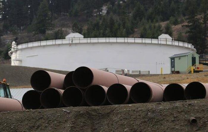 Với ngành dầu khí Alberta, câu trả lời cho mọi vấn đề dường như luôn là: Xây thêm đường ống. (Ảnh: AFP)