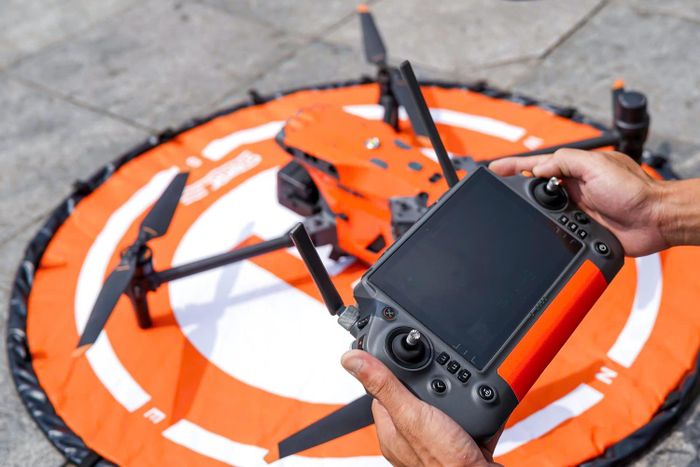  UAV có khả năng kết nối livestream theo thời gian thực cùng với công nghệ AI để phát hiện vi phạm, dữ liệu định vị chính xác. 