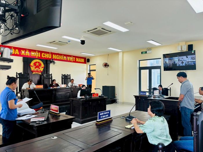 Phiên tòa xét xử trực tuyến được TAND KV 11 - TP. Đà Nẵng tổ chức kết nối đến 13 điểm cầu trên địa bàn thành phố.