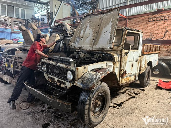 Chiếc Land Cruiser HJ45 của anh Nguyễn Xuân Thủy tại Việt Nam sau nhiều năm bị bỏ phế đã xuống cấp trầm trọng. Ảnh: NVCC