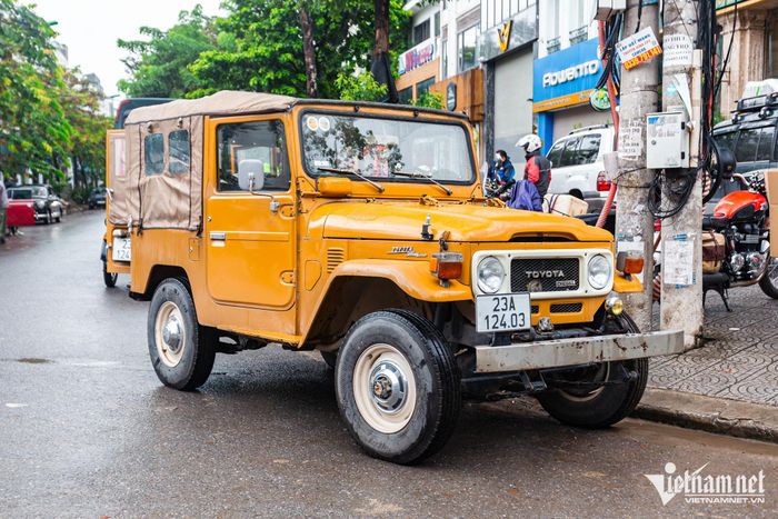 Land Cruiser đời 1974 của anh Nguyễn Xuân Thủy (CLB xe cổ Sài Gòn) trong hành trình du ngoạn qua các nước Việt Nam - Trung Quốc - Lào. Ảnh: Nguyễn Tiến Dũng