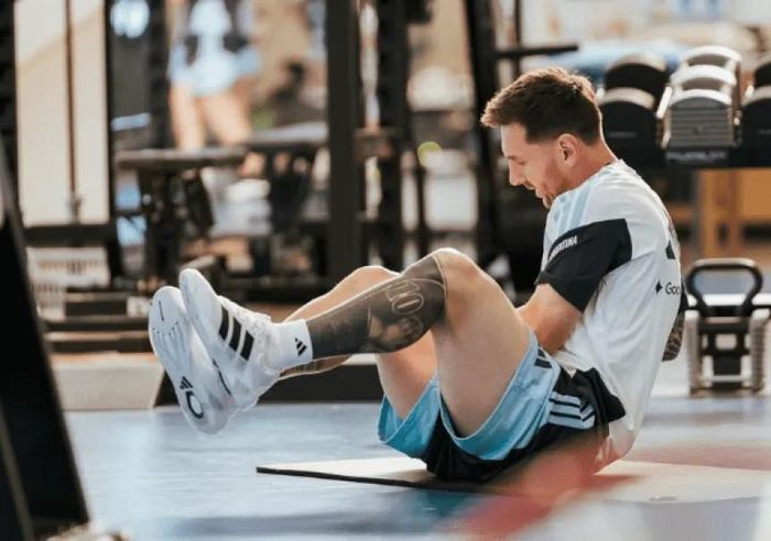 Messi thực hiện 2 buổi tập/ngày và tạm thời tập riêng, tương tự một số cầu thủ chấn thương khác của Argentina. Ảnh: AFA