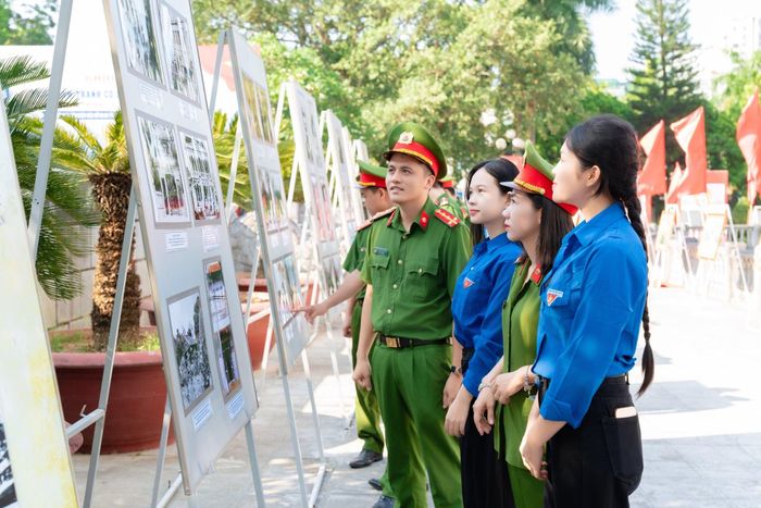 Triễn lãm thu hút đông đảo các tầng lớp nhân dân, đặc biệt là số lượng lớn đoàn viên, thanh niên tham dự
