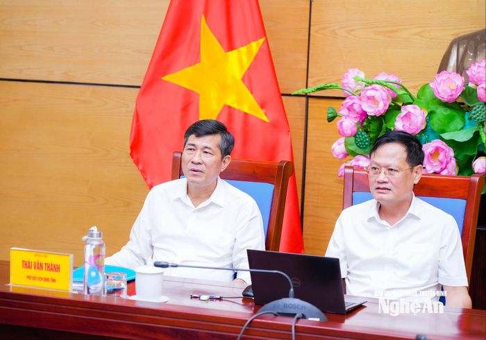 Các đồng chí chủ trì tại điểm cầu Nghệ An. Ảnh: TL