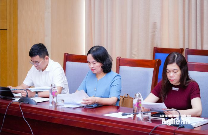 Đại diện lãnh đạo các sở, ban, ngành tham dự tại điểm cầu Nghệ An. Ảnh: TL
