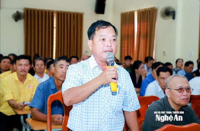 Cử tri Nguyễn Hữu Tình phát biểu ý kiến. Ảnh: Thành Duy