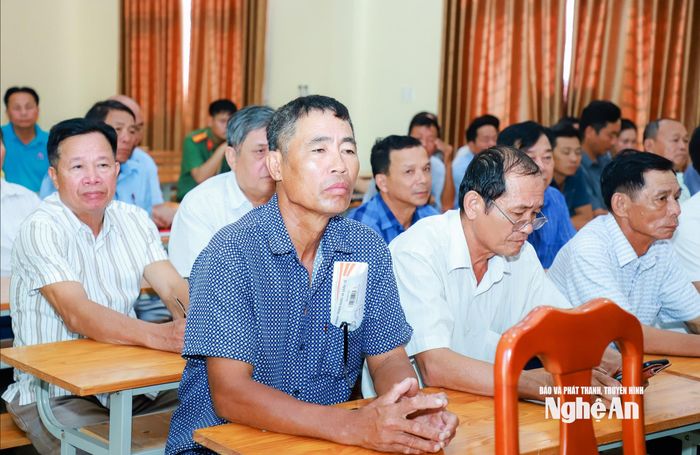Cử tri xã Vạn An dự hội nghị. Ảnh: Thành Duy