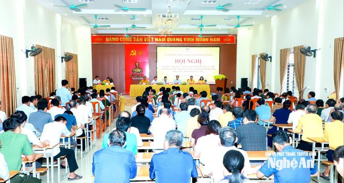 Quang cảnh hội nghị tiếp xúc cử tri xã Vạn An. Ảnh: Thành Duy