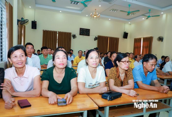 Cử tri xã Vạn An dự hội nghị. Ảnh: Thành Duy