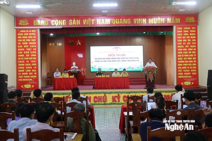 Toàn cảnh hội nghị tiếp xúc cử tri.