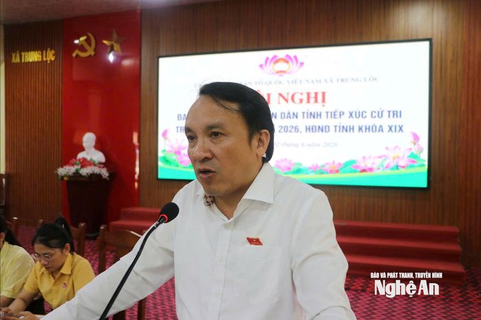 Ông Dương Đình Chỉnh - Ủy viên Ban Thường vụ Tỉnh ủy, Phó Chủ tịch Thường trực HĐND tỉnh, tiếp thu, trao đổi, làm rõ một số nội dung thuộc thẩm quyền.