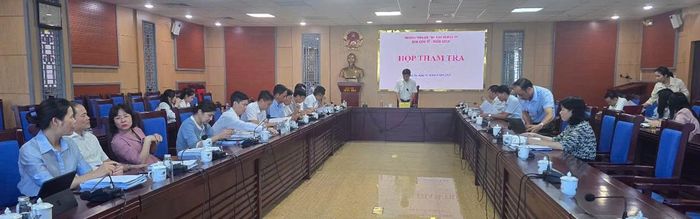 Toàn cảnh hội nghị thẩm tra.