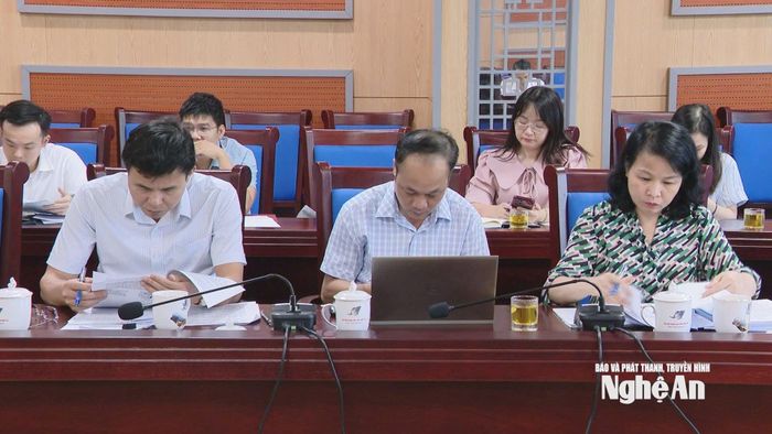 Các đại biểu tham dự hội nghị thẩm tra.