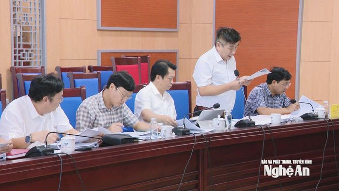 Các đại biểu tham dự hội nghị thẩm tra.