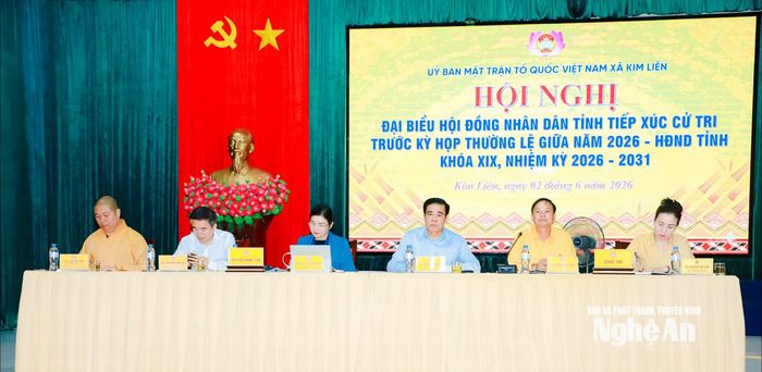 Các đại biểu HĐND tỉnh tiếp xúc cử tri xã Kim Liên. Ảnh: Thành Duy