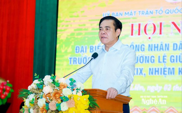 Chủ tịch UBND tỉnh Võ Trọng Hải trả lời các kiến nghị cử tri. Ảnh: Thành Duy