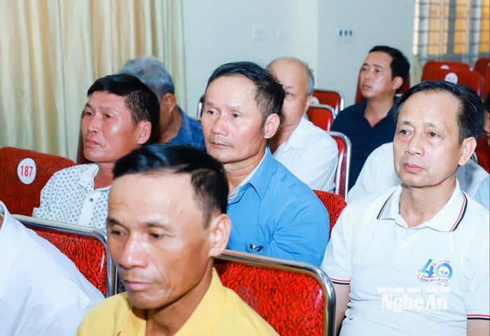 Cử tri xã Kim Liên dự hội nghị. Ảnh: Thành Duy