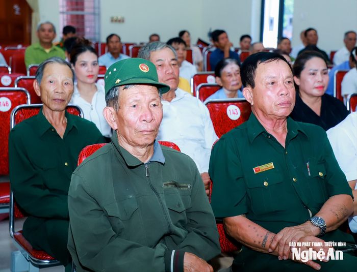 Cử tri xã Kim Liên dự hội nghị. Ảnh: Thành Duy