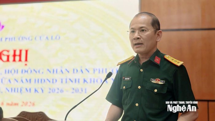 Ông Phạm Đình Trung - Phó Chính ủy Bộ Chỉ huy Quân sự tỉnh Nghệ An thông báo nội dung dự kiến chương trình kỳ họp giữa năm 2026 HĐND tỉnh.