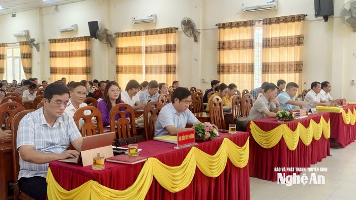 Các đại biểu tham dự hội nghị.