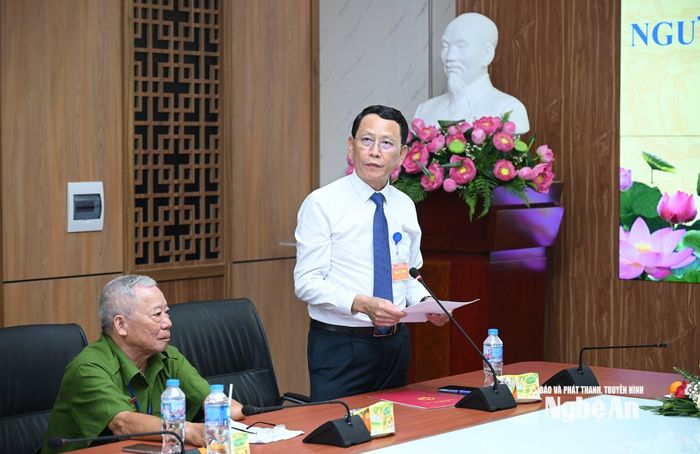 Đồng chí Vi Ngọc Quỳnh - Phó Giám đốc Sở Nội vụ báo cáo công tác thực hiện chính sách người có công. Ảnh: Thành Cường