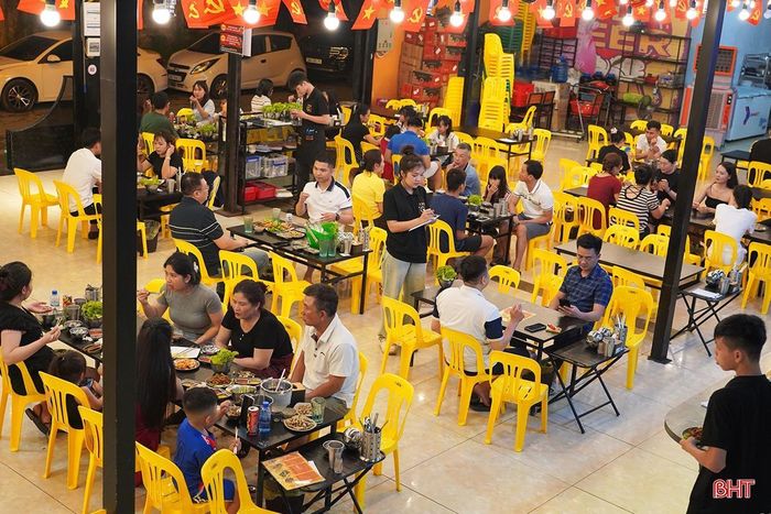 Chất lượng phục vụ của nhân viên đóng vai trò quyết định, trực tiếp thể hiện chất lượng dịch vụ của cơ sở.
