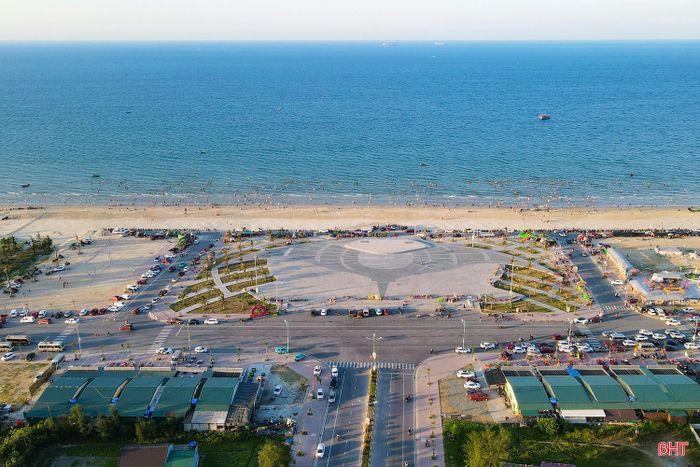 Hệ thống hạ tầng du lịch tại biển Hải Ninh ngày càng hoàn thiện, tạo điều kiện thuận lợi cho du khách tham quan, nghỉ dưỡng.