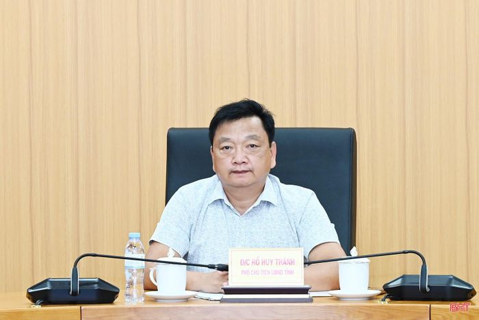  Phó Chủ tịch UBND tỉnh Hồ Huy Thành điều hành điểm cầu Hà Tĩnh. 