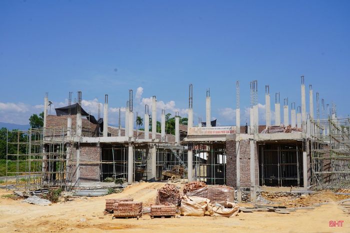Công trường Dự án Trường Phổ thông nội trú liên cấp Tiểu học và Trung học cơ sở Hương Khê.