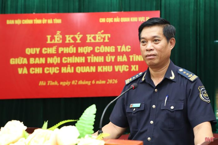  Chi cục trưởng Chi cục Hải quan Khu vực XI Bùi Thanh San: Đơn vị sẽ quán triệt đầy đủ nội dung quy chế đến toàn thể cán bộ, viên chức, người lao động; xác định đây là nhiệm vụ chính trị thường xuyên, lâu dài. 