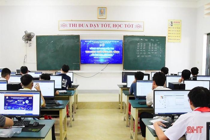 Kết thúc vòng sơ loại, Ban Tổ chức sẽ lựa chọn các thí sinh đạt thành tích cao nhất để tham gia vòng thi chung kết “Tin học trẻ tỉnh Hà Tĩnh” lần thứ 29, năm 2026, dự kiến triển khai vào ngày 5/6/2026.