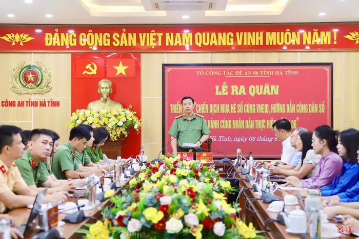 Lễ ra quân được tổ chức trực tiếp tại điểm cầu Công an tỉnh và kết nối trực tuyến đến điểm cầu công an các xã, phường.