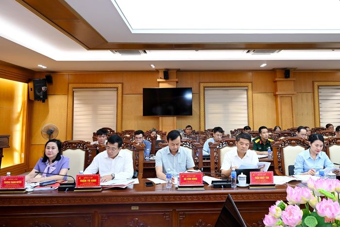 Các đồng chí lãnh đạo tỉnh dự buổi làm việc.