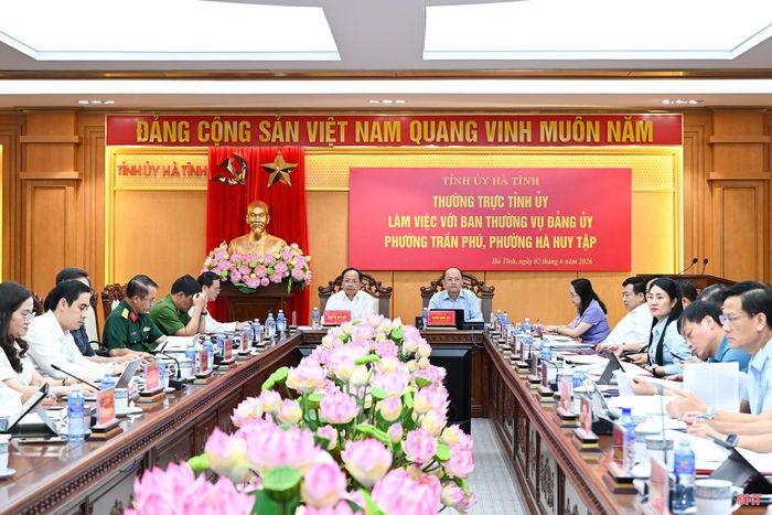 Toàn cảnh buổi làm việc.
