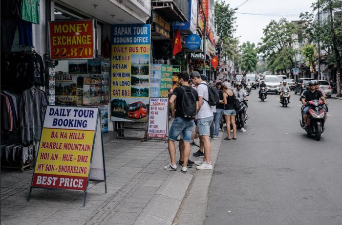 Việt Nam nhiều năm liền được ca ngợi là điểm đến có chi phí rẻ hàng đầu thế giới.