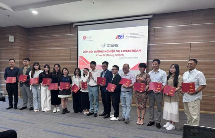 Việc đào tạo bài bản, thậm chí tiến tới cấp chứng chỉ hành nghề cho KOL, KOC có thể là xu hướng tất yếu.