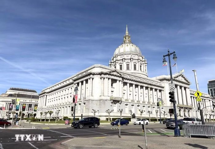 Tòa thị chính San Francisco với mái vòm cao 93 mét, được xem là một trong những tòa nhà chính quyền đẹp nhất nước Mỹ. (Ảnh: Ngọc Quang/TTXVN)