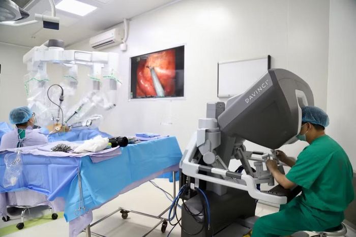 Phẫu thuật robot mang lại nhiều ưu thế vượt trội so với phẫu thuật truyền thống. (Ảnh: PV/Vietnam+)
