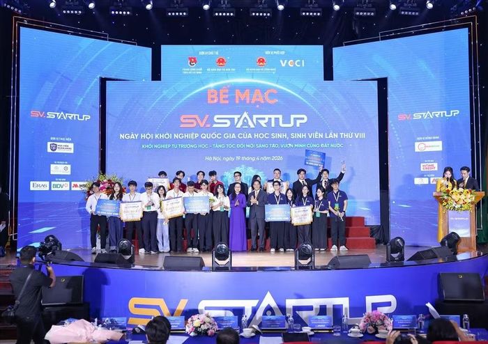 Các dự án đến từ khối giáo dục đại học nhận giải Nhất cuộc thi Học sinh, sinh viên với ý tưởng khởi nghiệp. (Ảnh: Thanh Tùng/TTXVN)