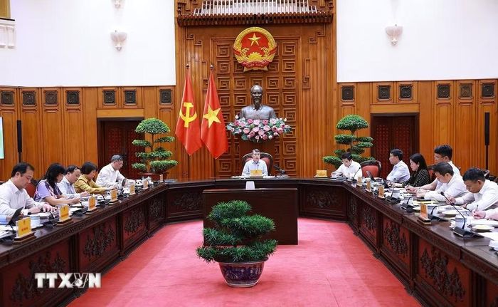 Thủ tướng Lê Minh Hưng chủ trì cuộc họp về phát triển Trung tâm tài chính quốc tế tại Việt Nam. (Ảnh: Dương Giang/TTXVN)