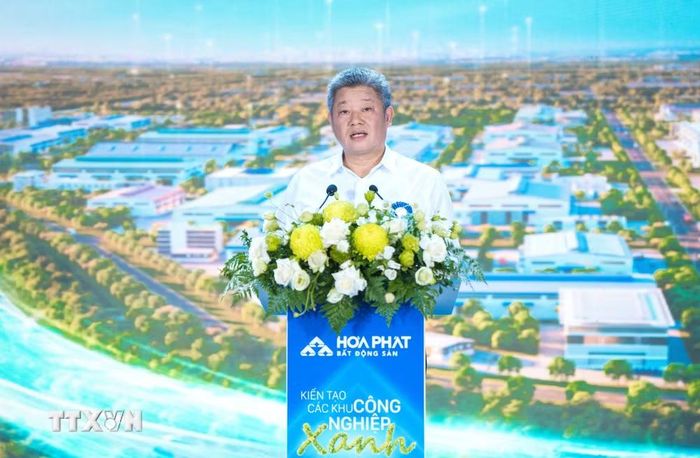 Chủ tịch UBND tỉnh Hưng Yên Nguyễn Mạnh Quyền phát biểu tại lễ khởi công. (Ảnh: Đinh Văn Nhiều/TTXVN)