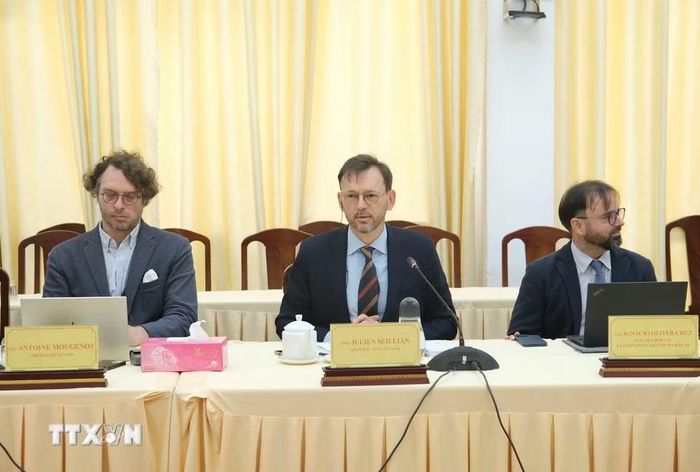 Ông Julien Seillian, Giám đốc Cơ quan Phát triển Pháp tại Việt Nam, phát biểu tại buổi làm việc. (Ảnh: Thanh Liêm/TTXVN)