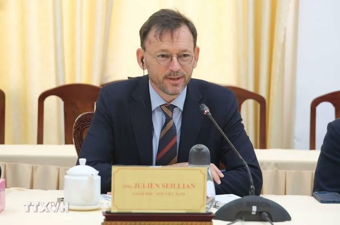 Ông Julien Seillian, Giám đốc Cơ quan Phát triển Pháp tại Việt Nam, phát biểu tại cuộc họp. (Ảnh: Thanh Liêm/TTXVN)