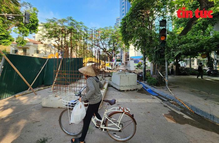 Nếu thời tiết thuận lợi, toàn bộ công tác lắp đặt cống, hoàn trả nền đường và tháo dỡ rào chắn trên phố Quang Trung sẽ hoàn thành trong đầu tháng 6. Lớp bê tông nhựa hoàn thiện mặt đường dự kiến hoàn thành trước ngày 15/6.