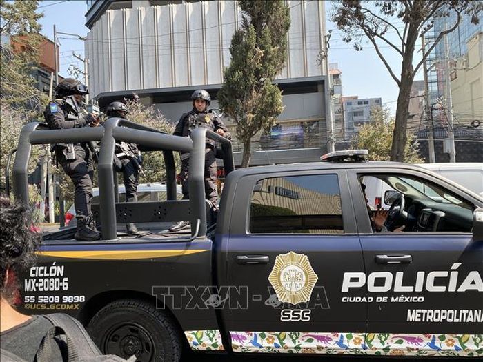 Cảnh sát Mexico triển khai tuần tra tại khu vực trung tâm thủ đô Mexico City nhằm duy trì trật tự. Ảnh minh họa: Phương Lan/PVTTXVN tại Mexico